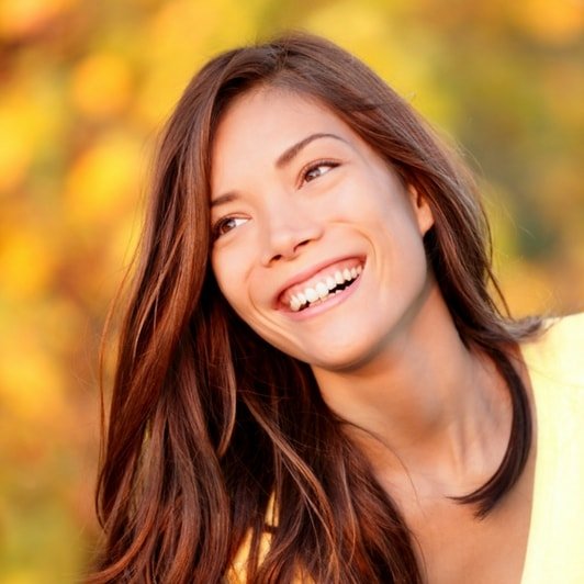 Young brunette woman smiling 
